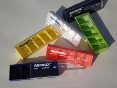 Anabox Dávkovač na léky Denní box barevně rozliš. 1